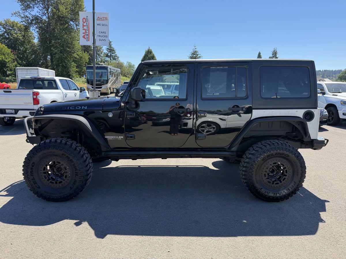 Used 2017 Jeep Wrangler Unlimited Rubicon w/ Cold Weather Group AWD/4WD image 5