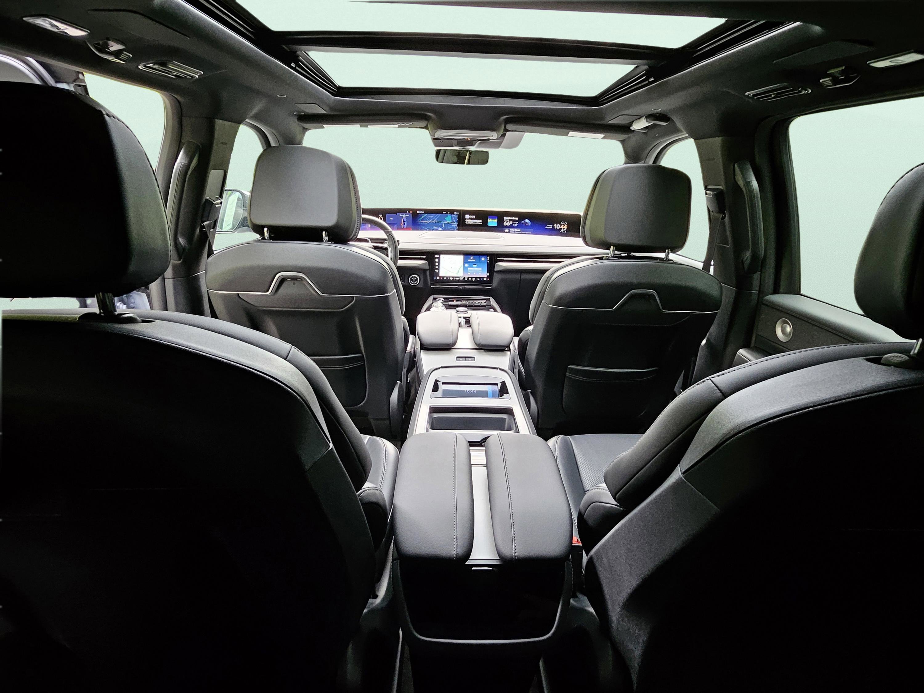 New 2025 Lincoln Navigator L Reserve w/ Jet Appearance Package image 29