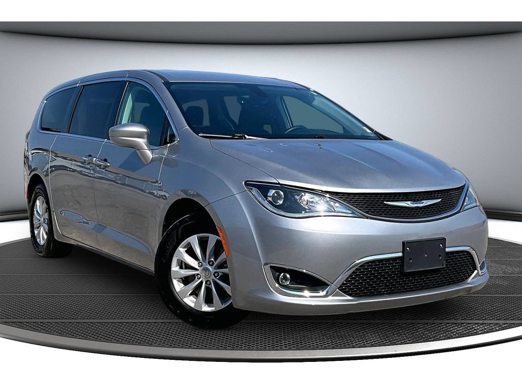Certified 2019 Chrysler Pacifica Touring Plus FWD image 2