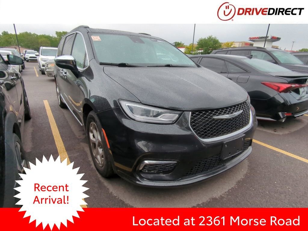 Used 2023 Chrysler Pacifica Limited FWD image 1