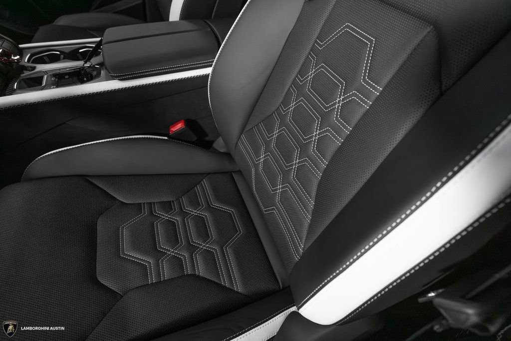 Used 2025 Lamborghini Urus SE image 32