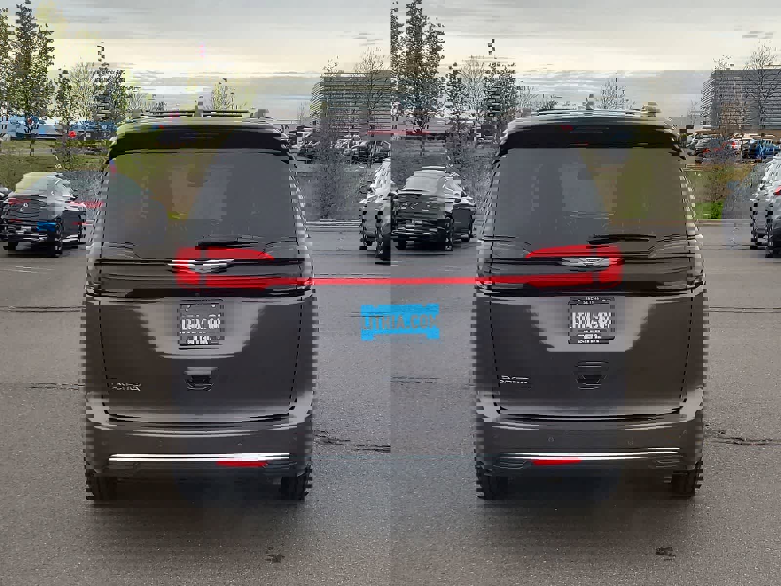 Used 2022 Chrysler Pacifica Touring-L FWD image 13