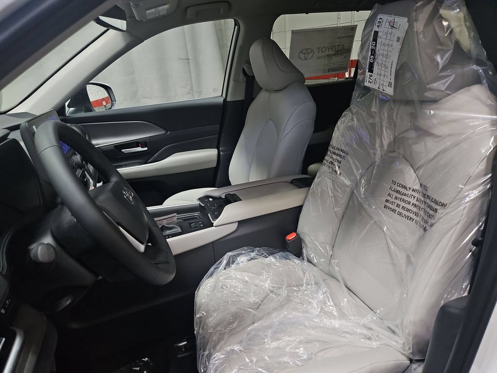 New 2026 Toyota Grand Highlander XLE FWD image 29