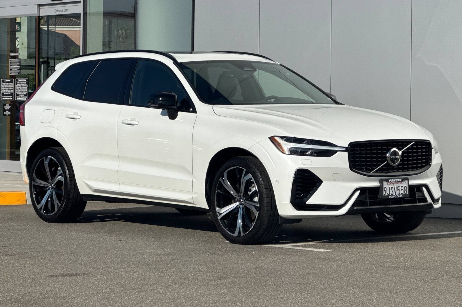 Used 2024 Volvo XC60 T8 Ultimate w/ Protection Package Premier AWD/4WD image 7