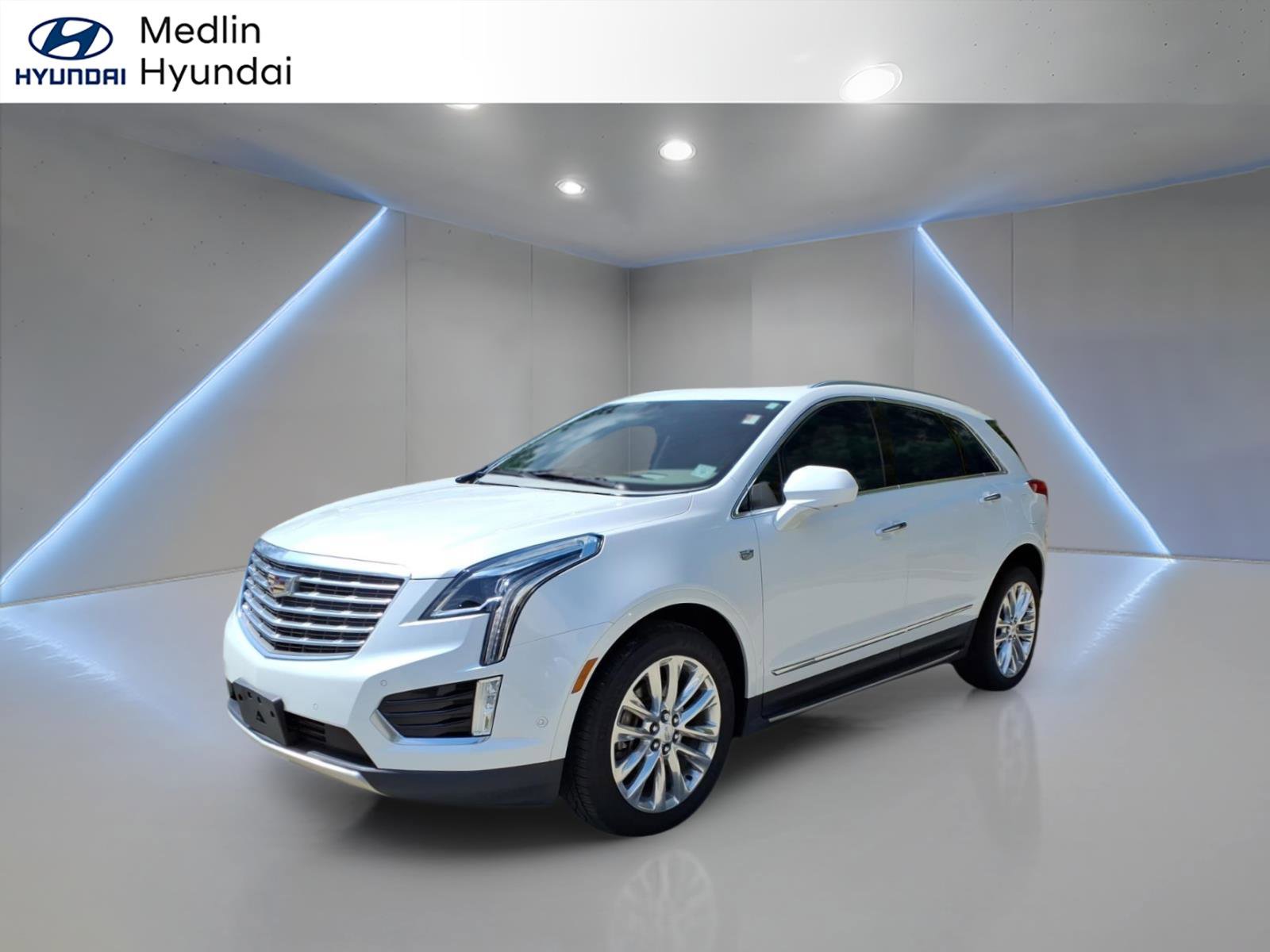 Used 2017 Cadillac XT5 Platinum w/ Driver Assist Package image 7
