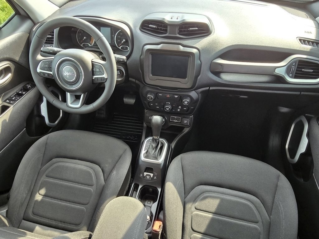 Used 2020 Jeep Renegade Latitude image 17