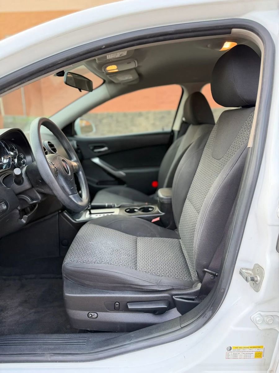 Used 2010 Pontiac G6 Sedan 4D image 14