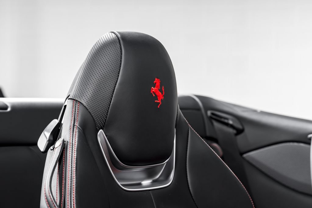 Used 2020 Ferrari Portofino RWD image 33