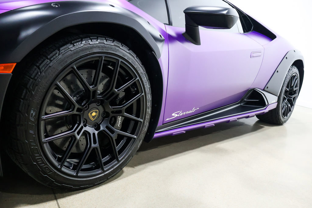 Used 2024 Lamborghini Huracan Sterrato AWD/4WD image 13