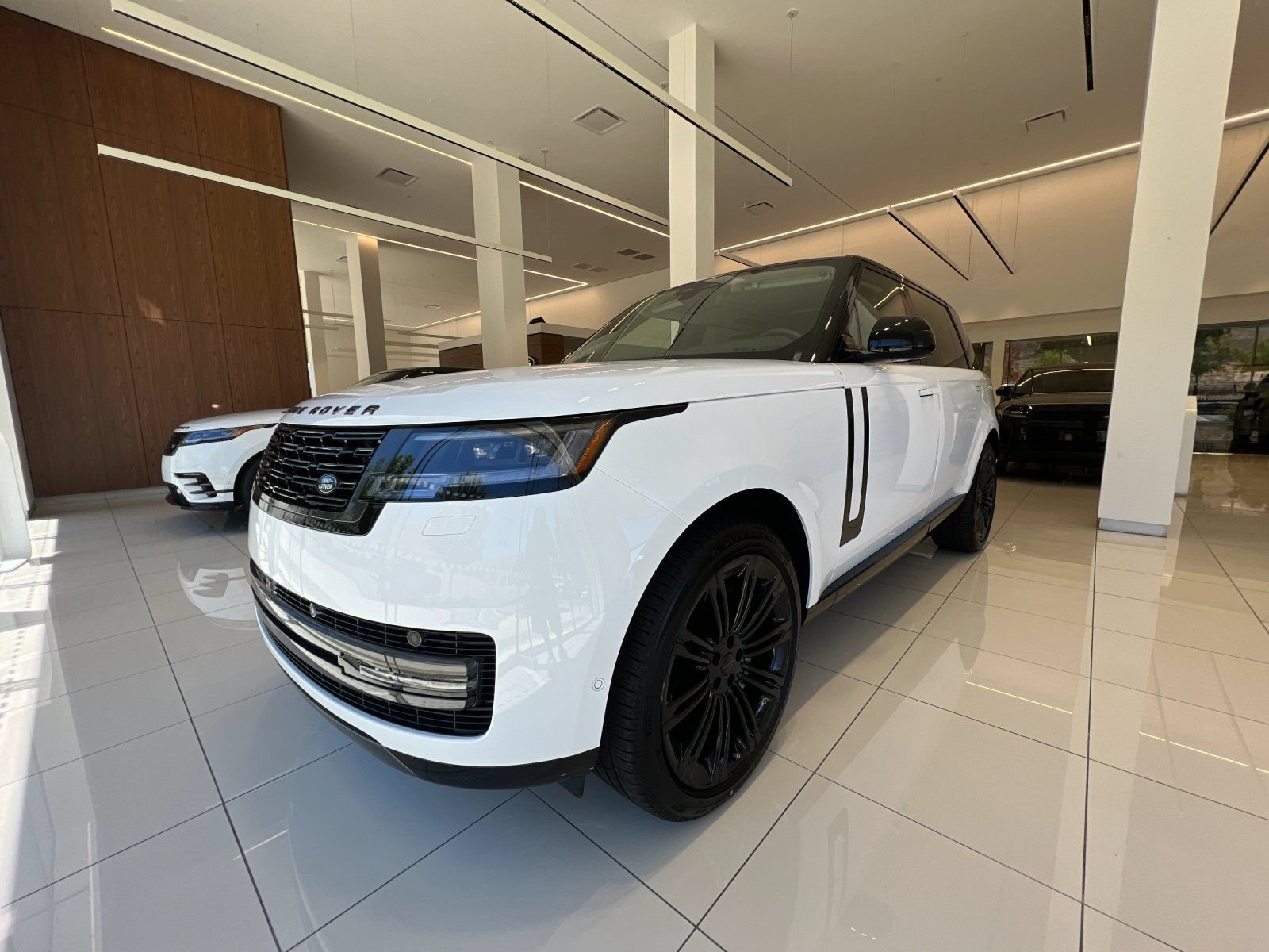 New 2026 Land Rover Range Rover Long Wheelbase SE