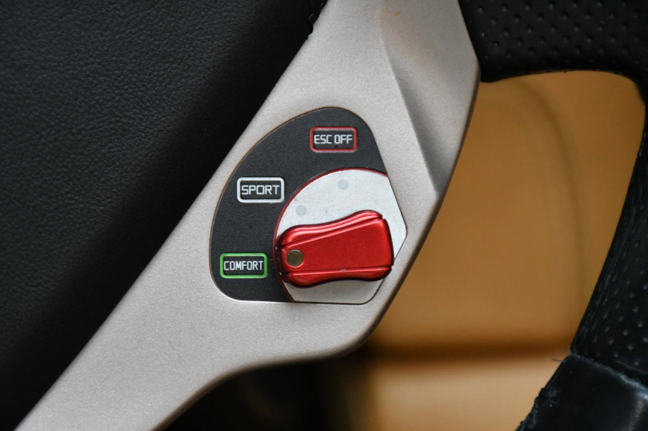 Used 2014 Ferrari California RWD image 28