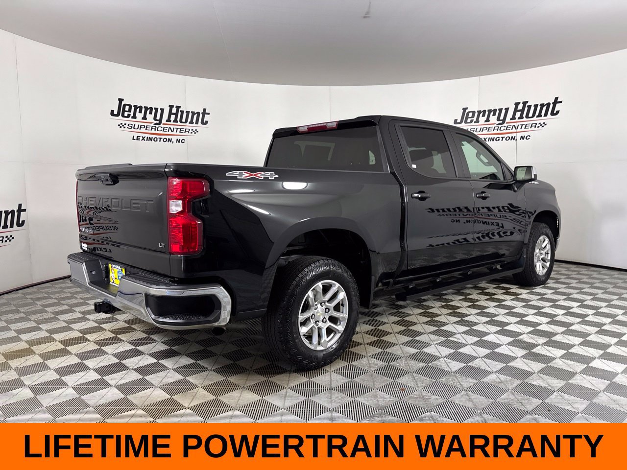Used 2024 Chevrolet Silverado 1500 LT AWD/4WD image 6