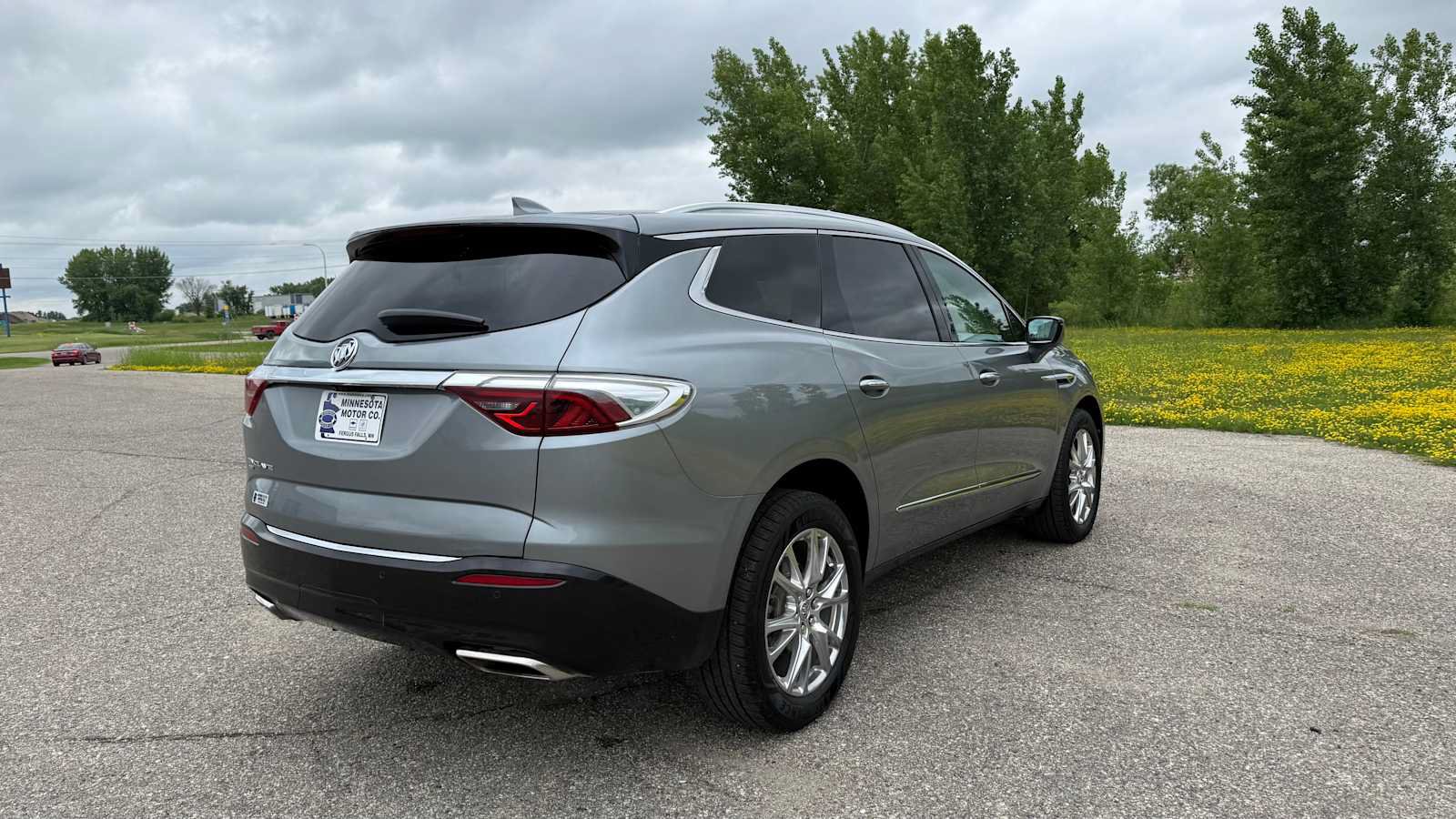 Used 2024 Buick Enclave Premium AWD/4WD image 4