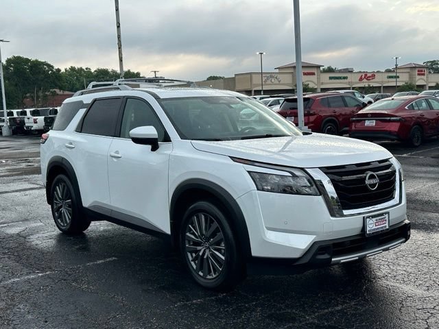 Used 2025 Nissan Pathfinder SL w/ SL Premium Package AWD/4WD image 3