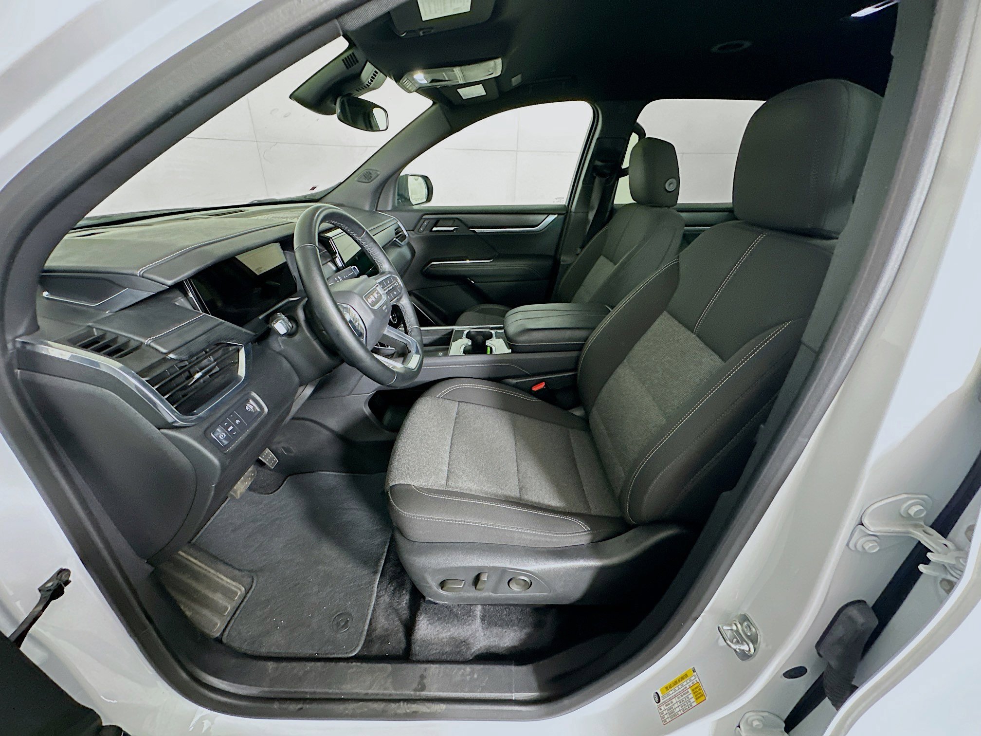 Used 2025 GMC Acadia Elevation image 13