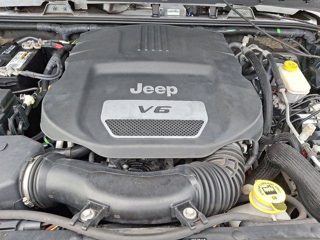 Used 2017 Jeep Wrangler Unlimited Sahara w/ Connectivity Group AWD/4WD image 26