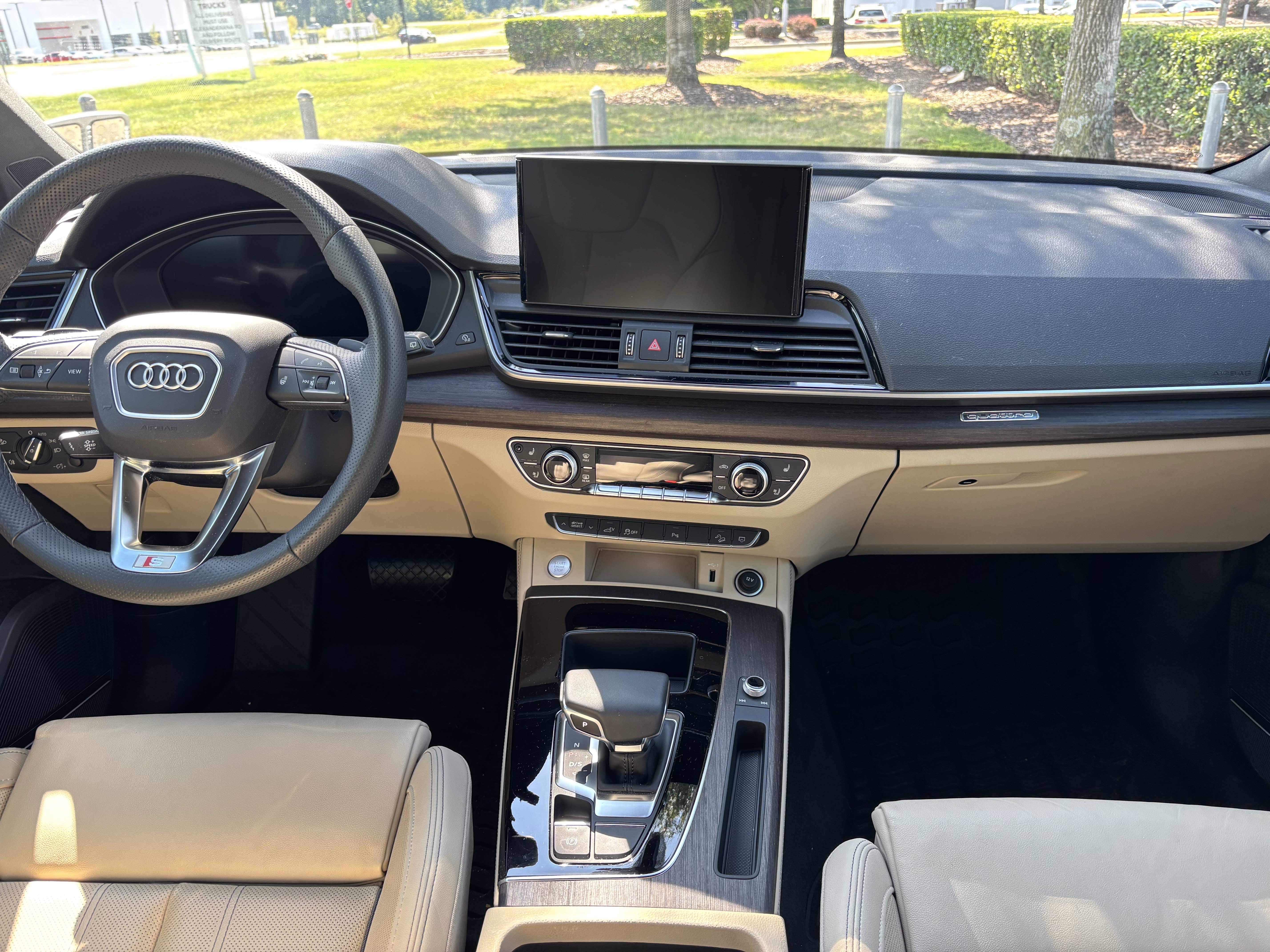 Used 2024 Audi Q5 e Premium Plus w/ Premium Plus Package AWD/4WD image 32