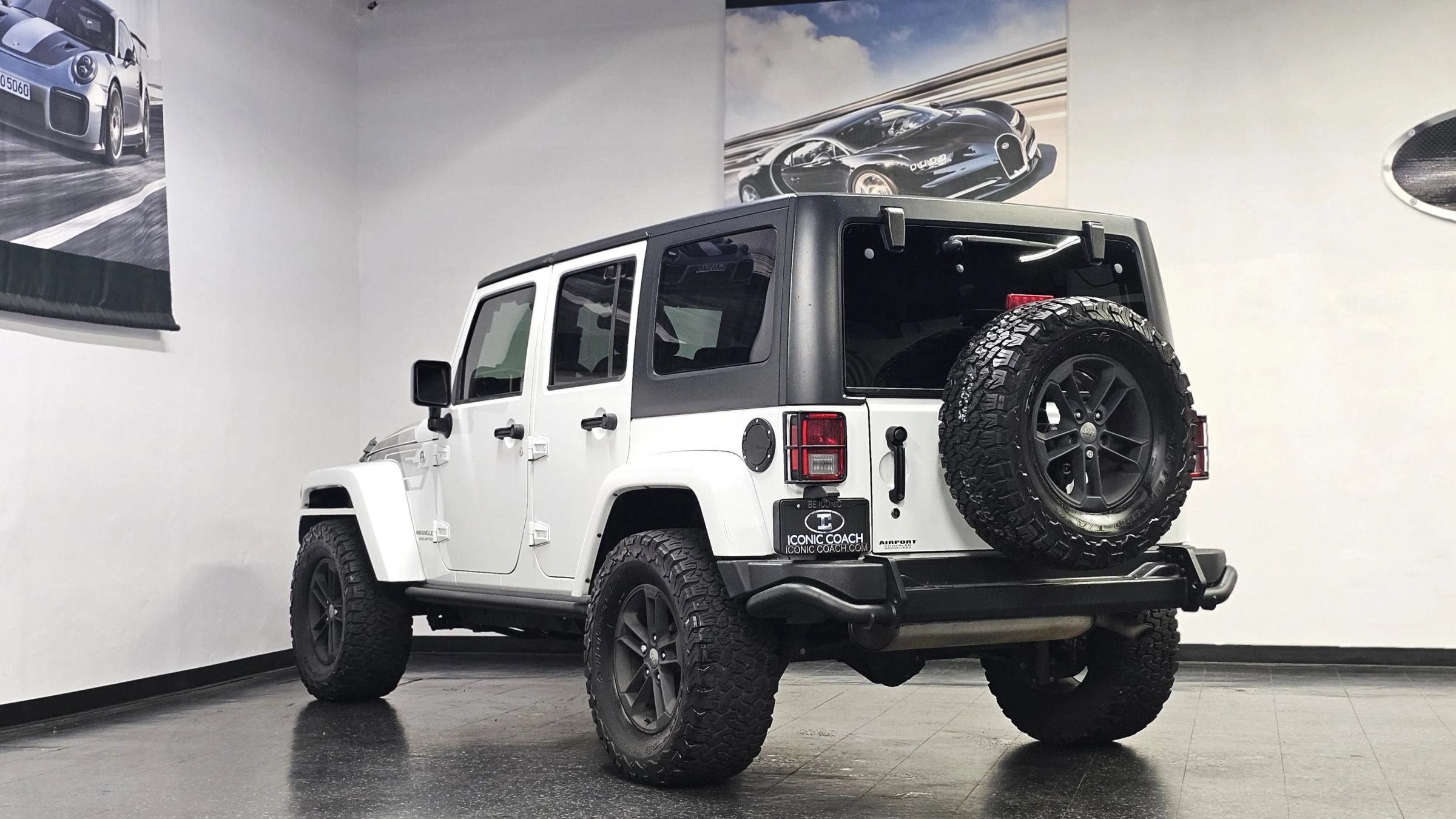 Used 2017 Jeep Wrangler Unlimited Sahara AWD/4WD image 27