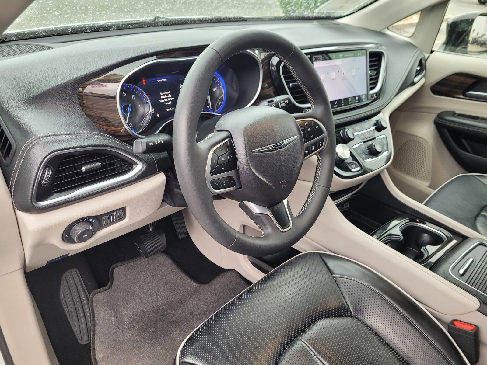 Used 2024 Chrysler Pacifica Limited image 15