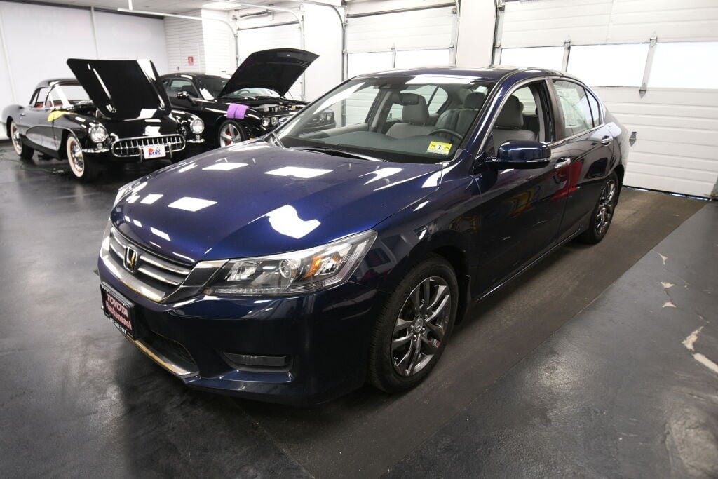 Used 2024 Subaru Crosstrek 2.0i Premium AWD/4WD image 4