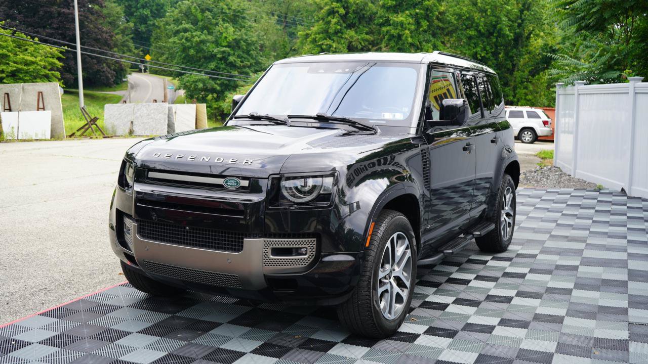Used 2021 Land Rover Defender 110 X-Dynamic SE AWD/4WD image 25