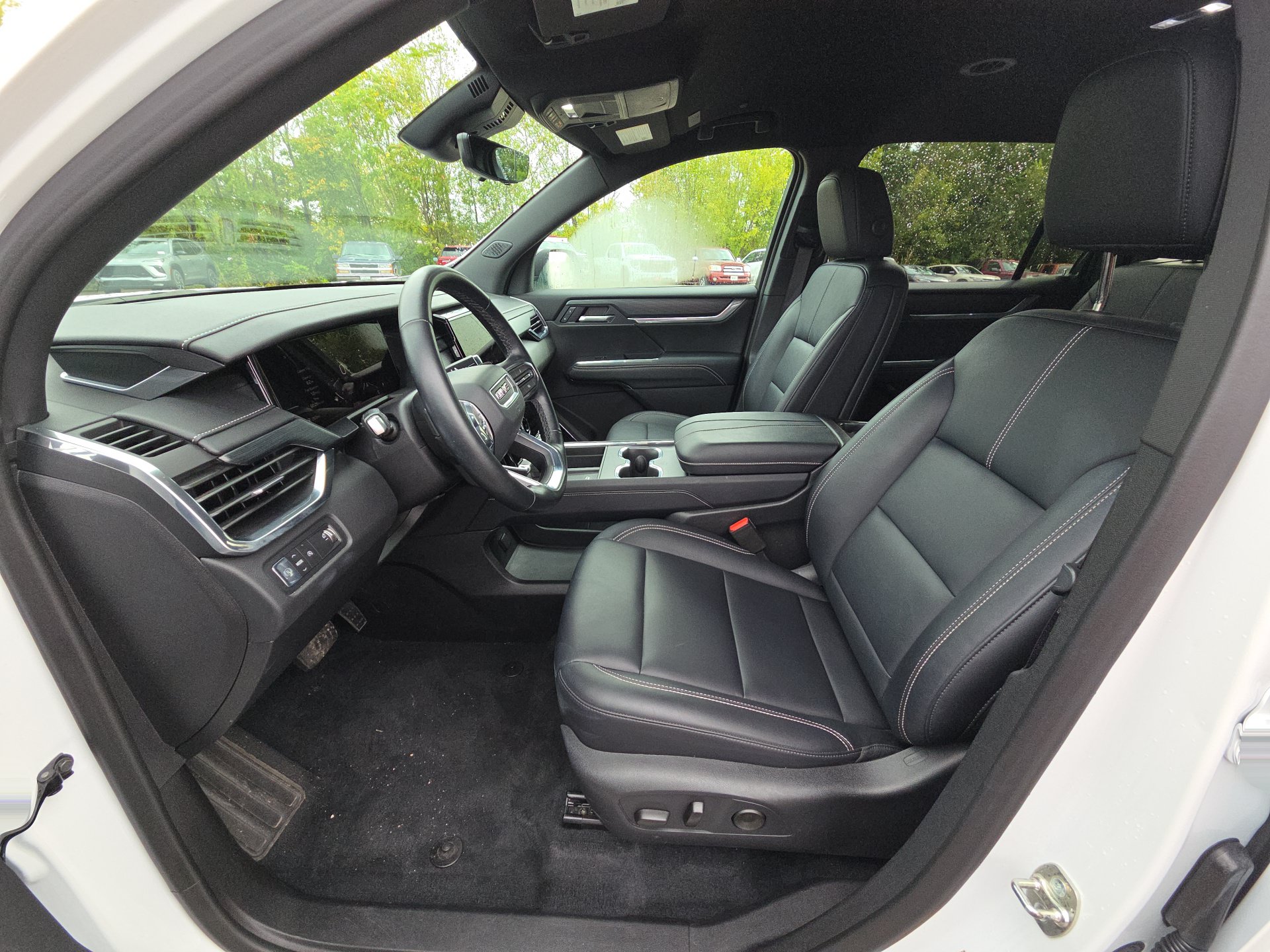 Used 2026 GMC Acadia Elevation w/ Elevation Premium Package FWD image 15