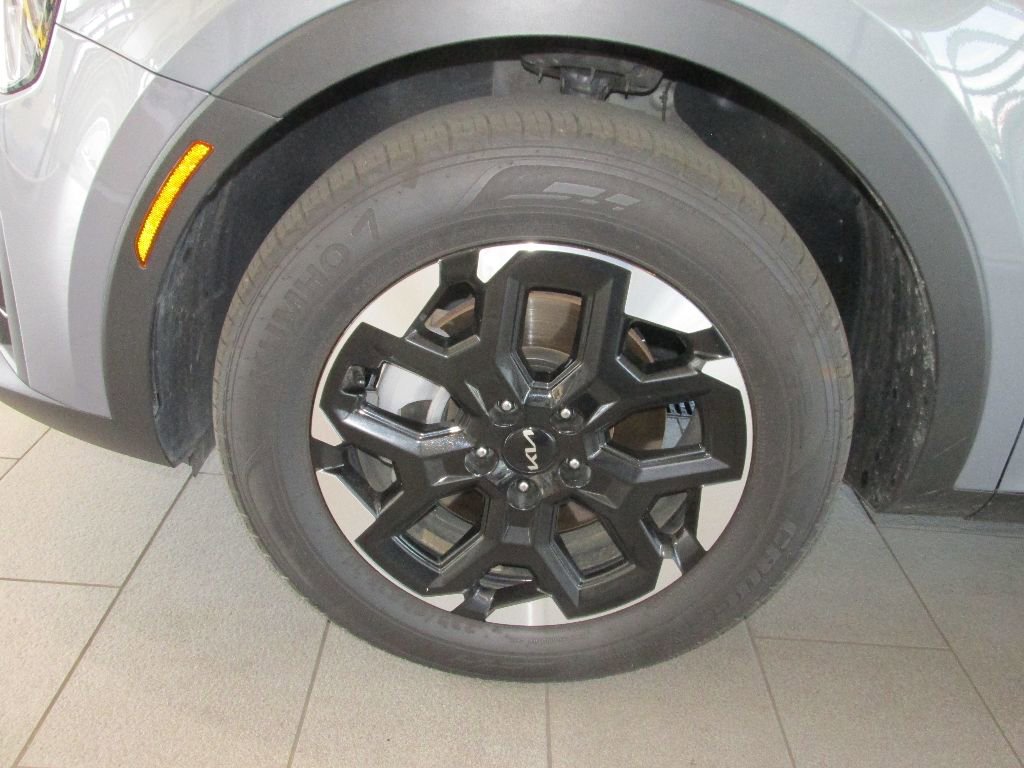 Used 2025 Kia Sorento S image 12