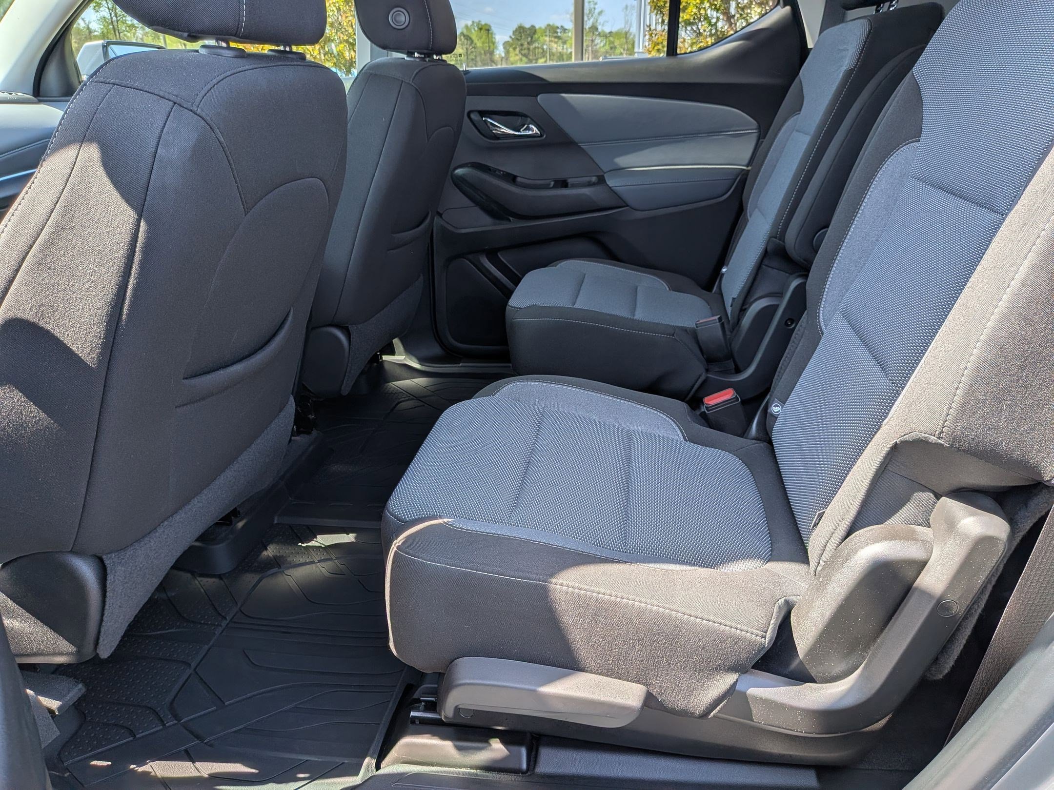 Used 2020 Chevrolet Traverse LT image 18