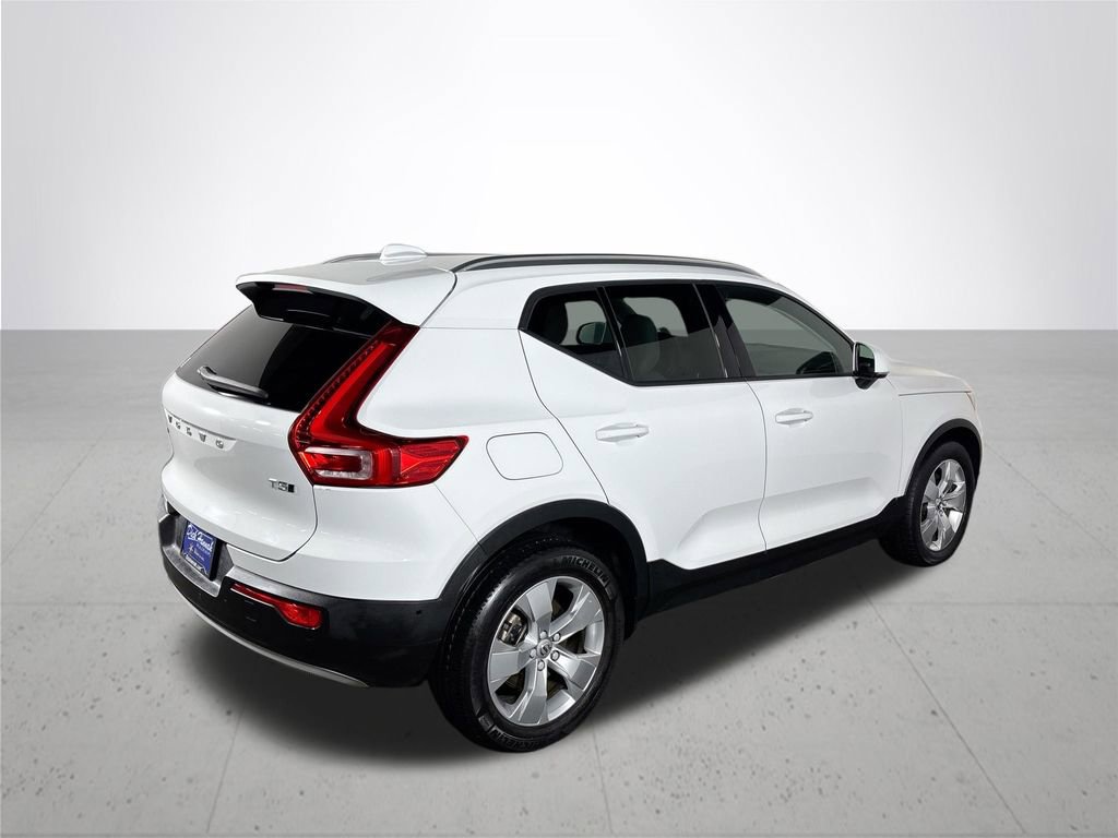 Used 2019 Volvo XC40 T5 Momentum image 6