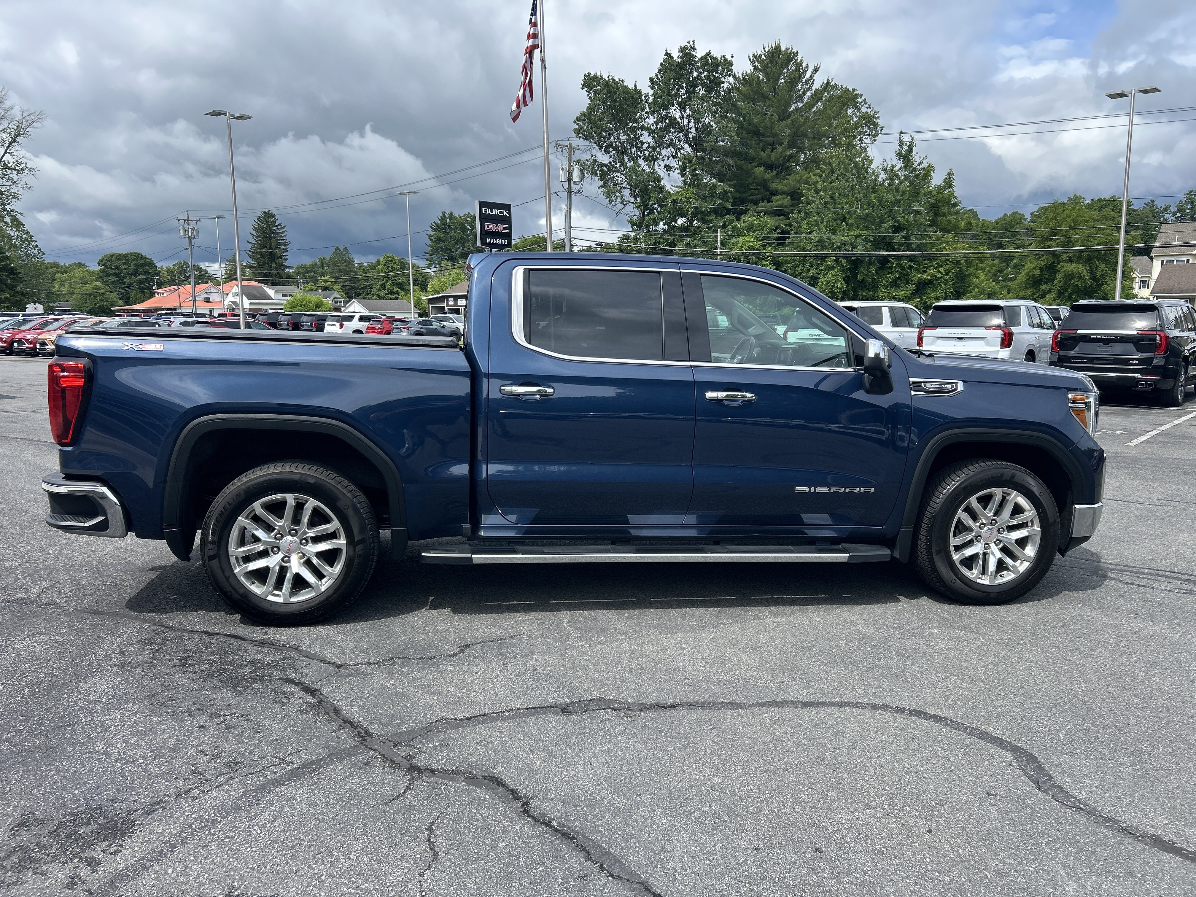 Used 2021 GMC Sierra 1500 SLT w/ SLT Convenience Package AWD/4WD image 16