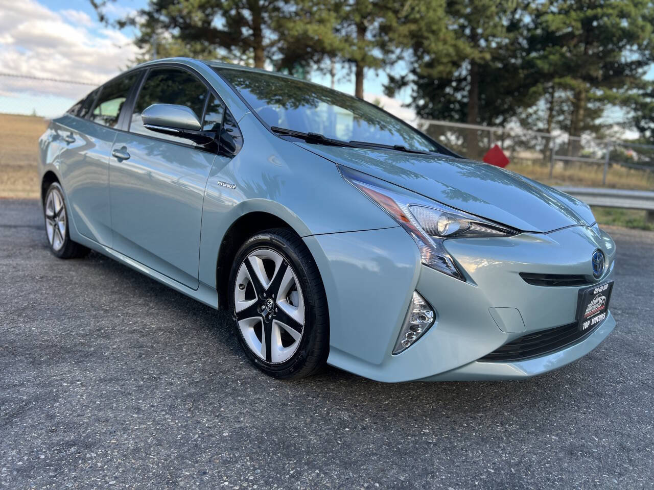 Used 2016 Toyota Prius Four Touring FWD image 3