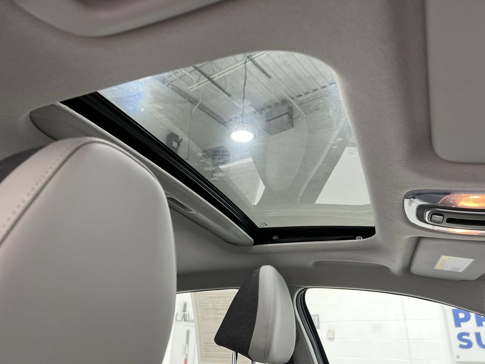 Used 2025 Hyundai Elantra Limited FWD image 21