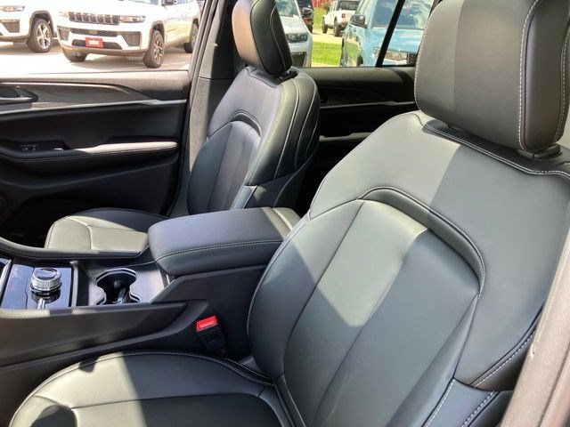 New 2026 Jeep Grand Cherokee Limited AWD/4WD image 12