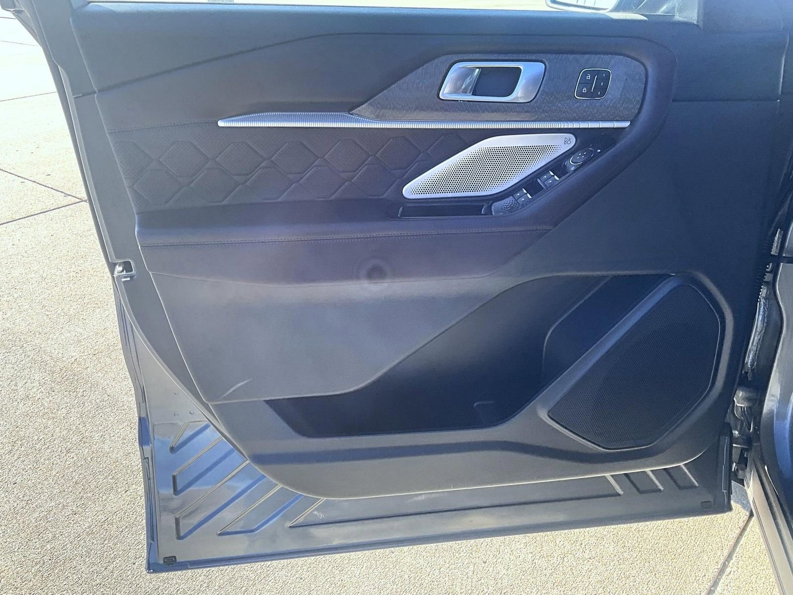 Used 2025 Ford Explorer Platinum w/ LUX Leather Package image 9