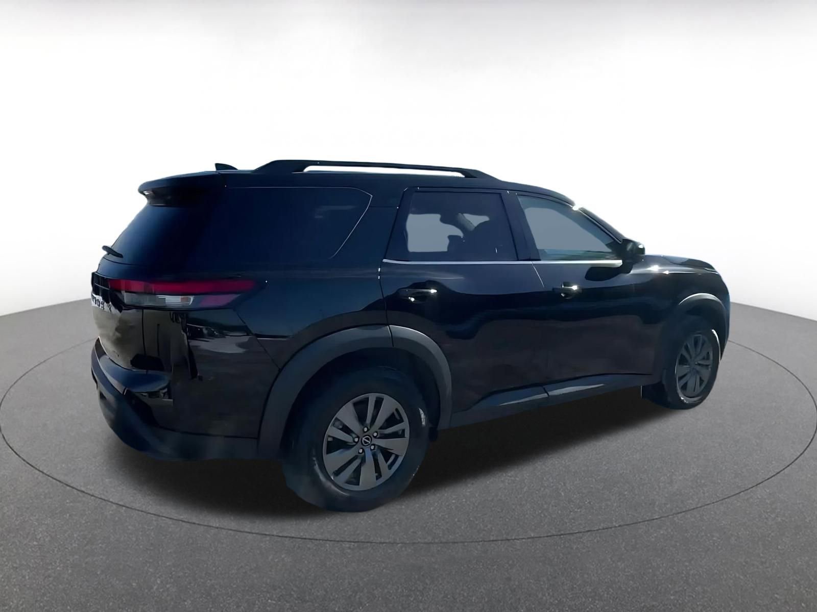 Used 2025 Nissan Pathfinder SV image 15