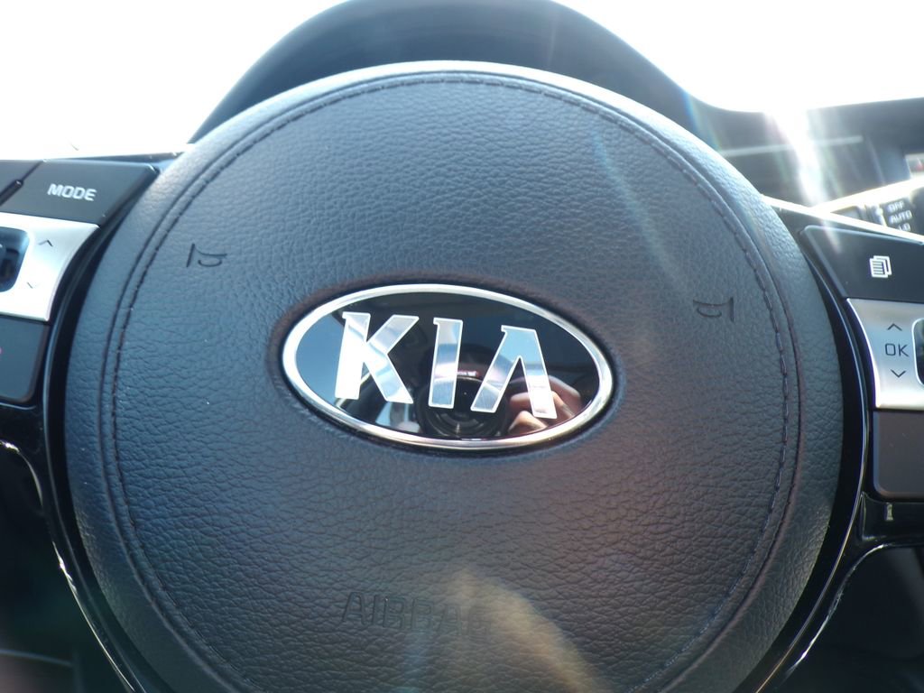 Used 2017 Kia Cadenza Limited FWD image 32