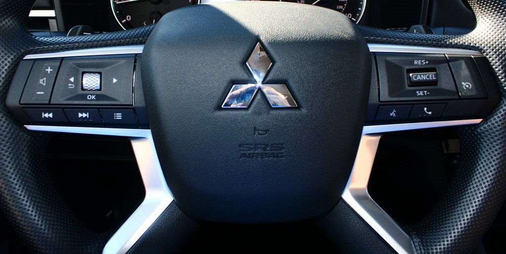 New 2026 Mitsubishi Outlander ES image 13