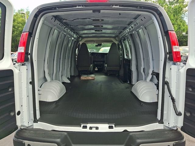 New 2026 Chevrolet Express 3500 Extended w/ Driver Convenience Package RWD image 7