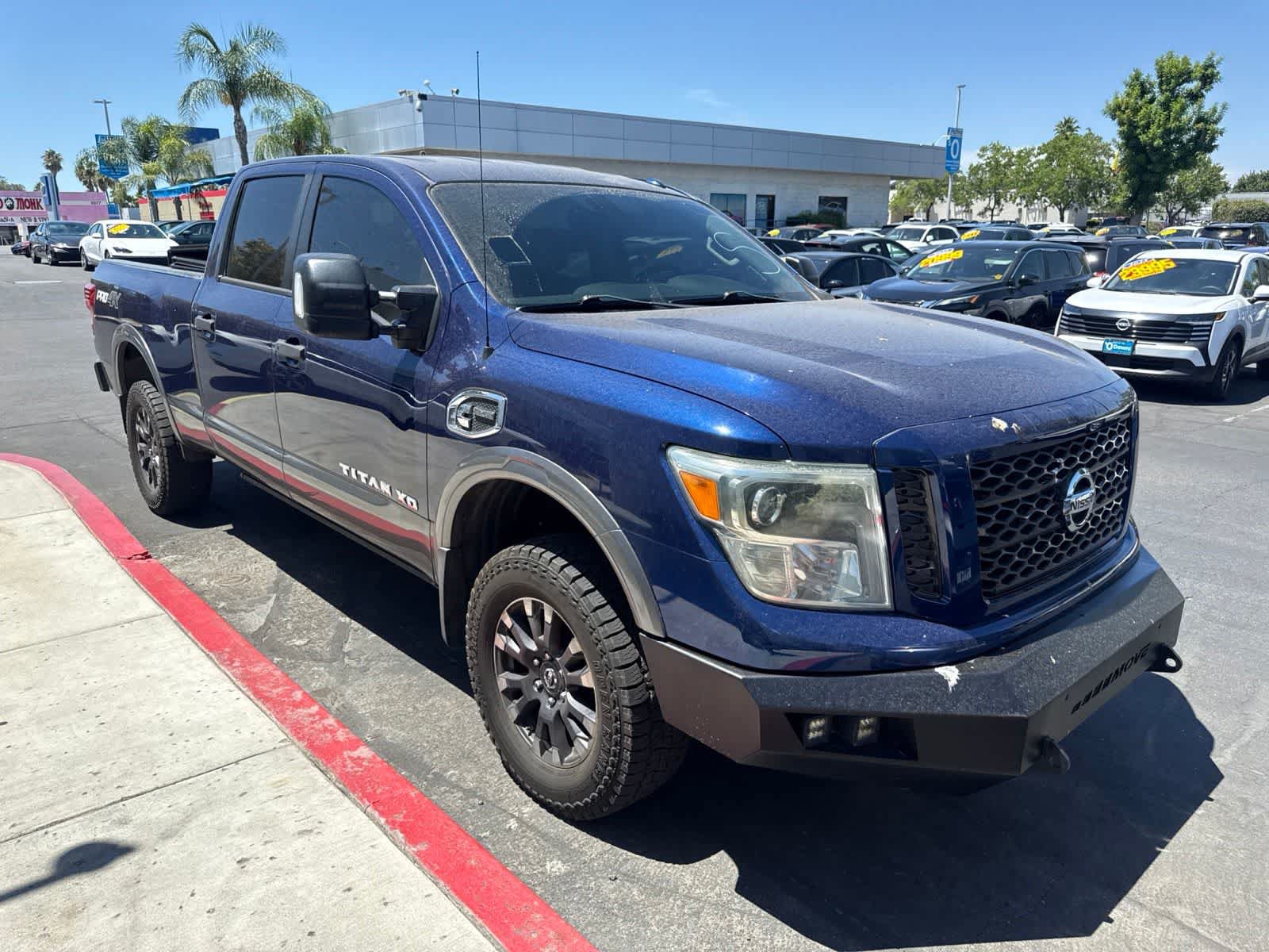 Used 2016 Nissan Titan PRO-4X w/ Pro-4x Convenience Package AWD/4WD image 3
