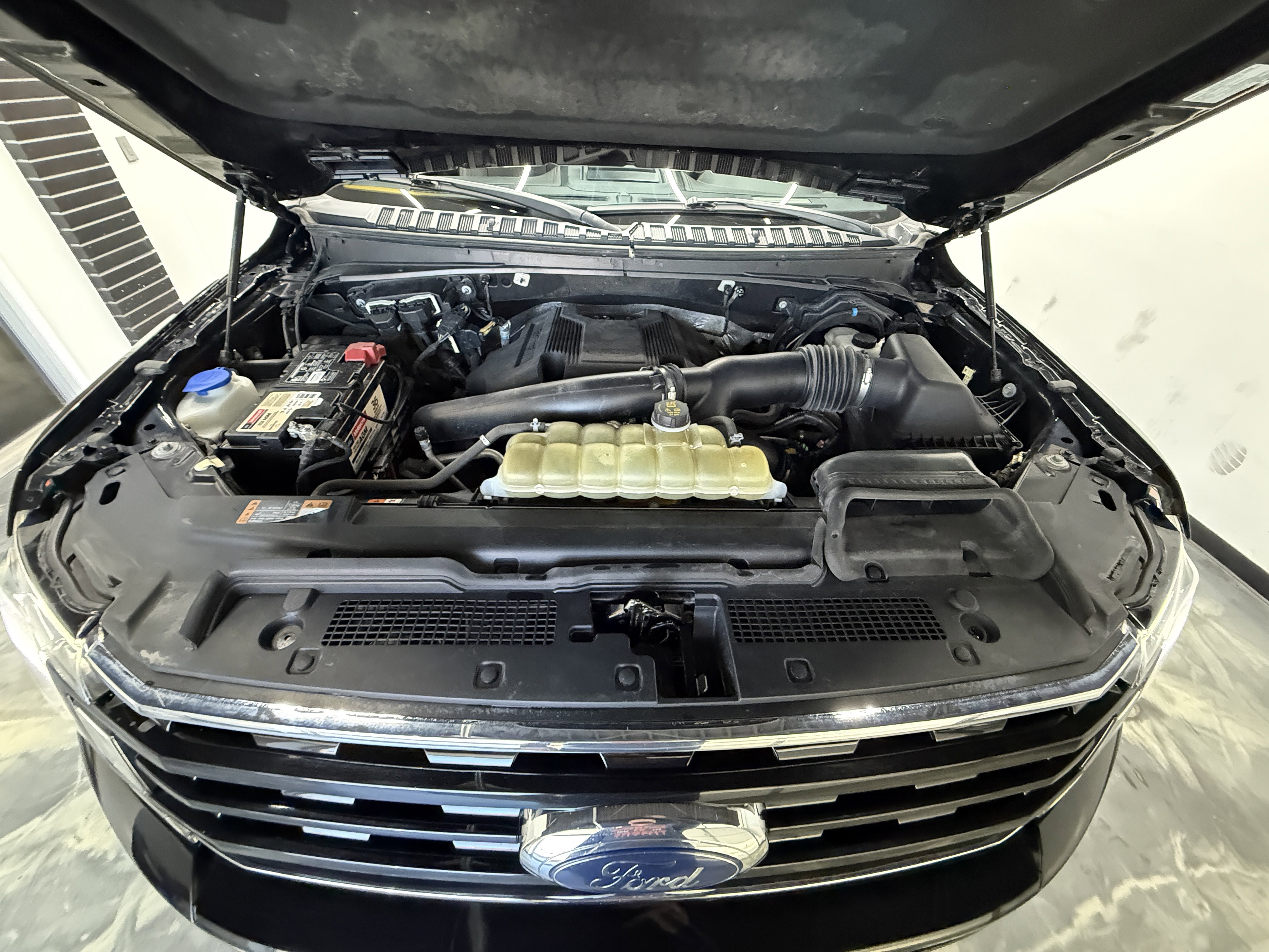 Used 2019 Ford Expedition Limited w/ Equipment Group 303A AWD/4WD image 28