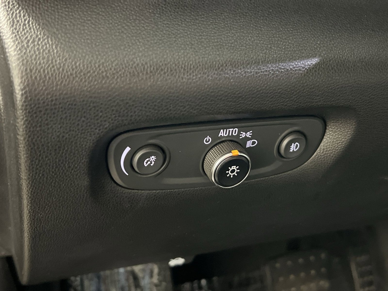 Used 2020 Chevrolet Traverse LT image 32