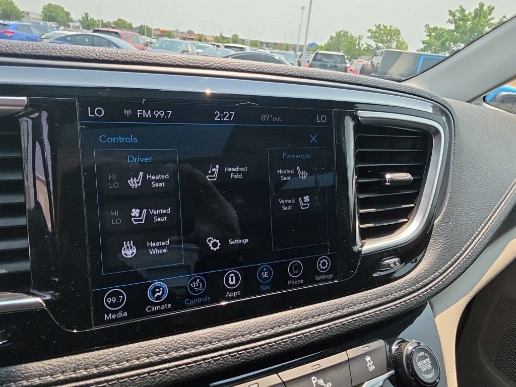 Used 2020 Chrysler Pacifica Limited FWD image 22