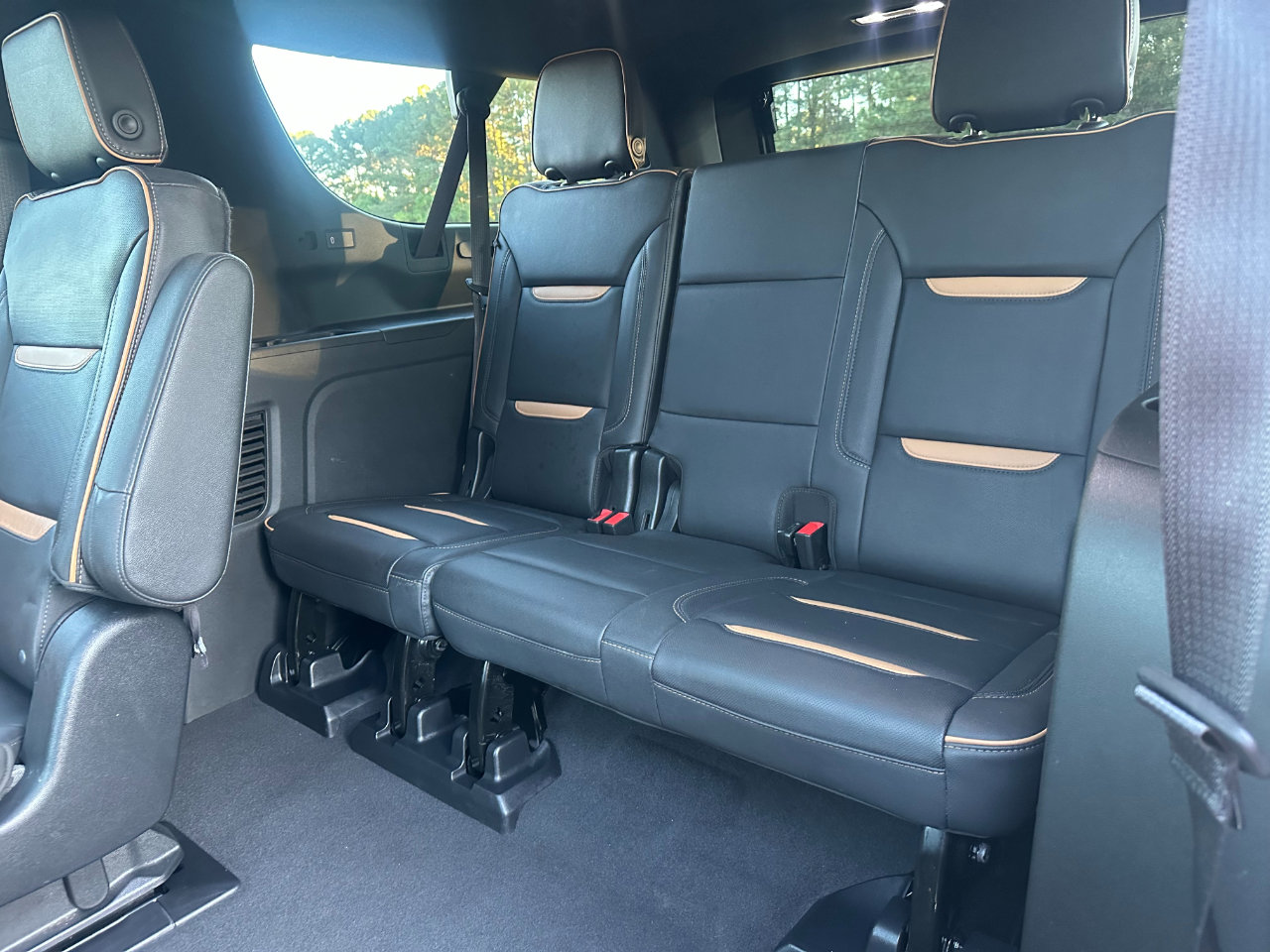 Used 2022 GMC Yukon XL AT4 image 25