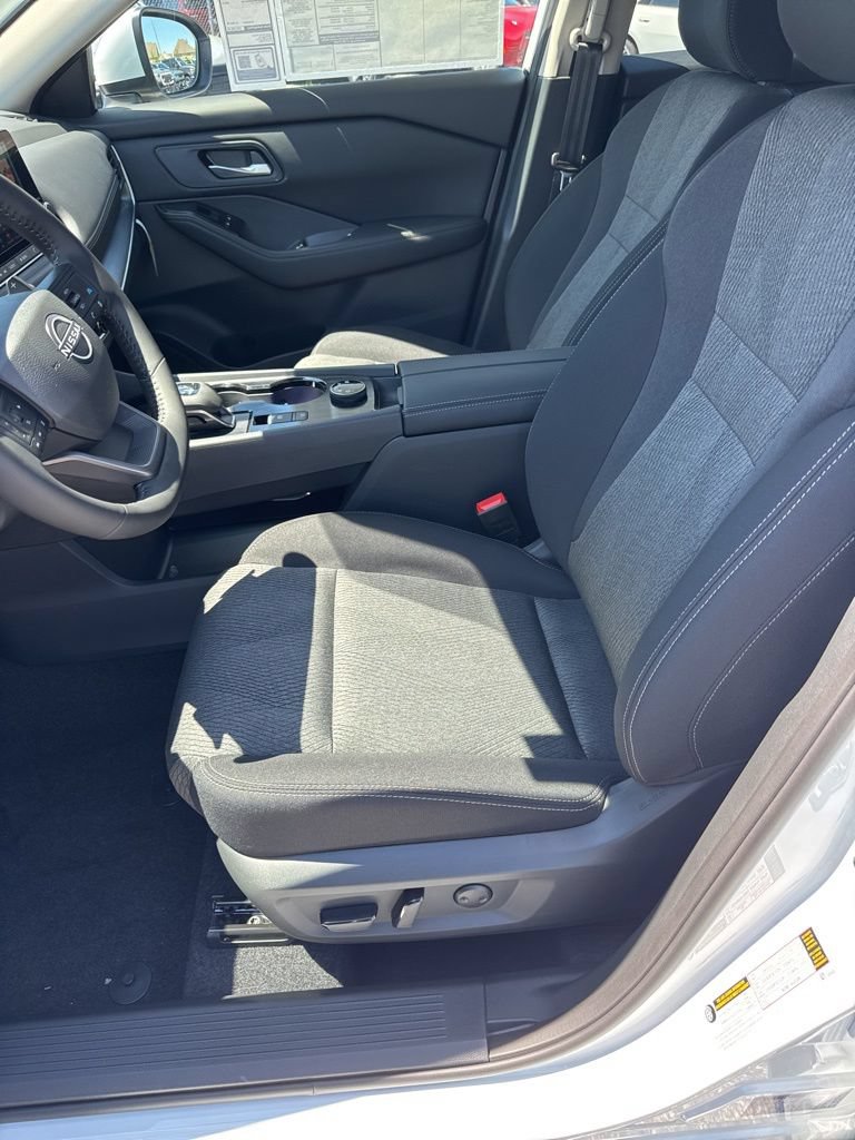 New 2026 Nissan Rogue SV w/ Cold Weather Package AWD/4WD image 9
