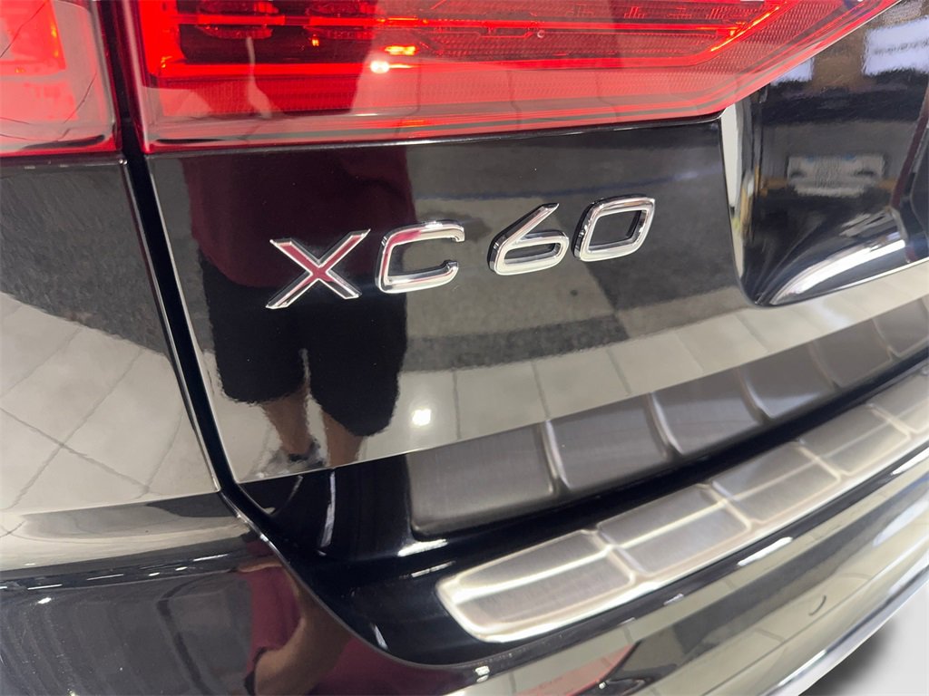 Used 2022 Volvo XC60 B5 Inscription w/ Protection Package Premier image 23