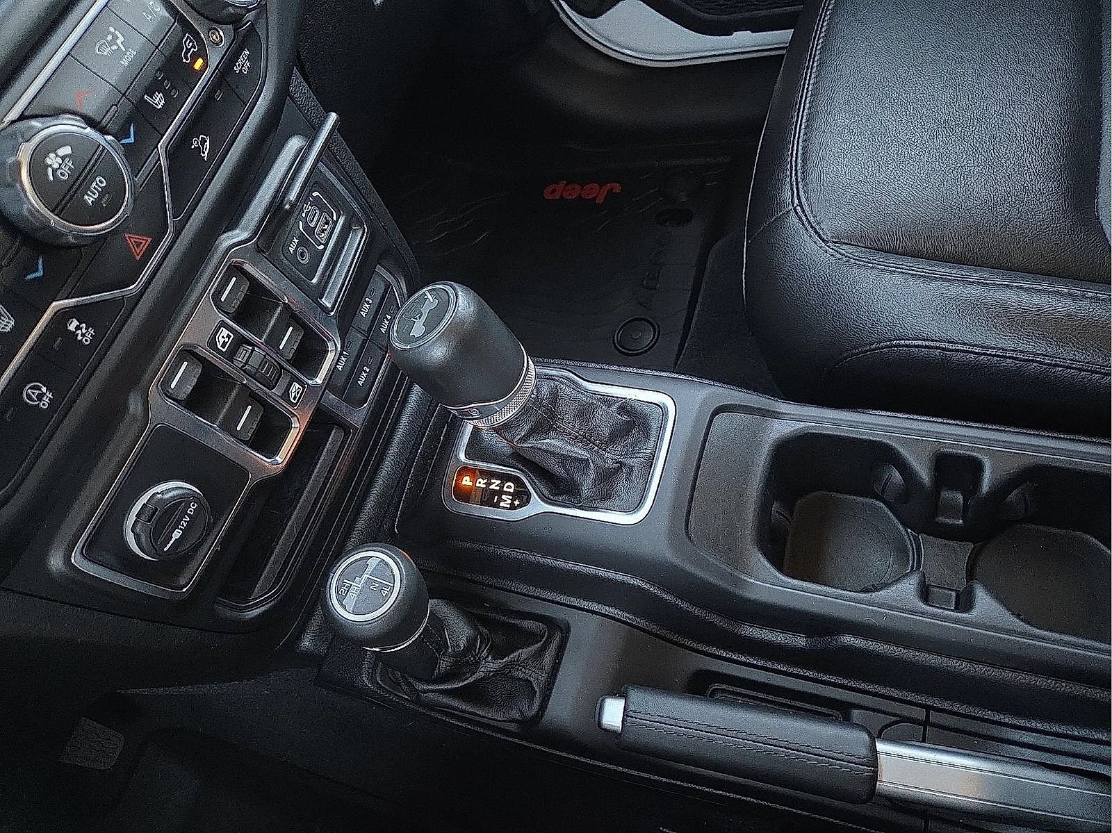 Used 2020 Jeep Wrangler Unlimited Sahara AWD/4WD image 25