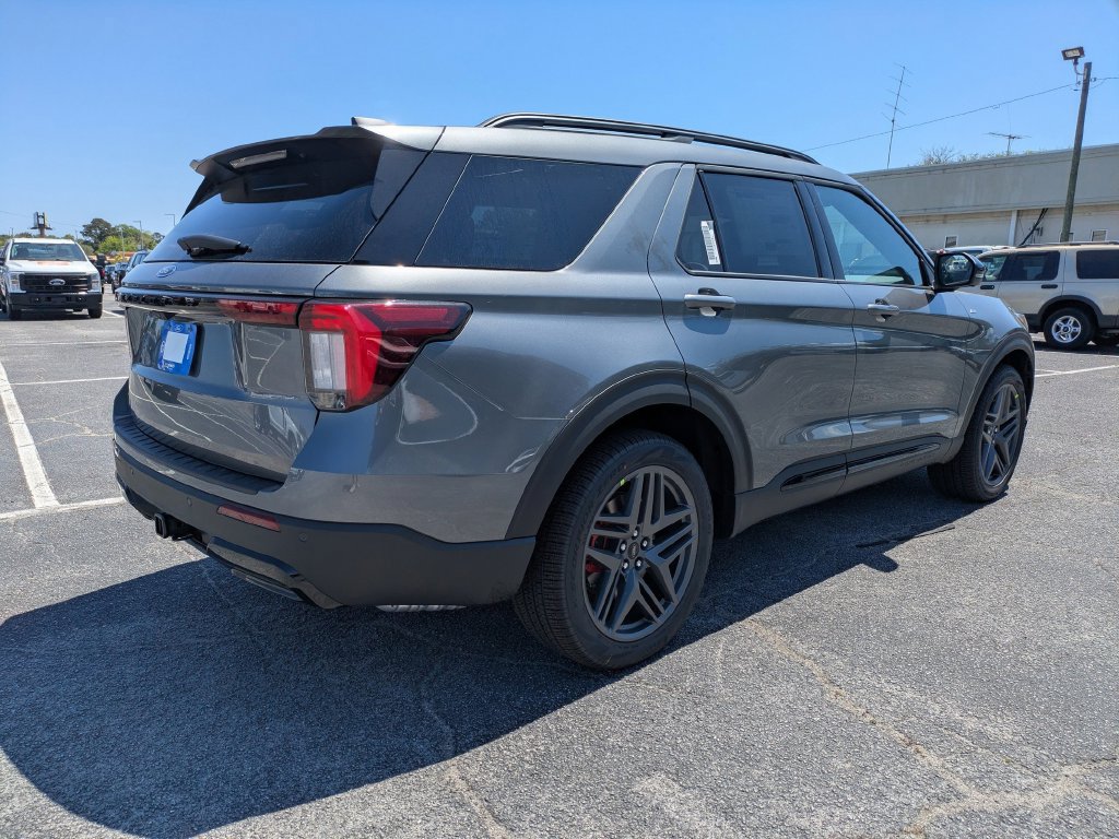New 2026 Ford Explorer ST-Line w/ ST-Line Street Pack RWD image 4