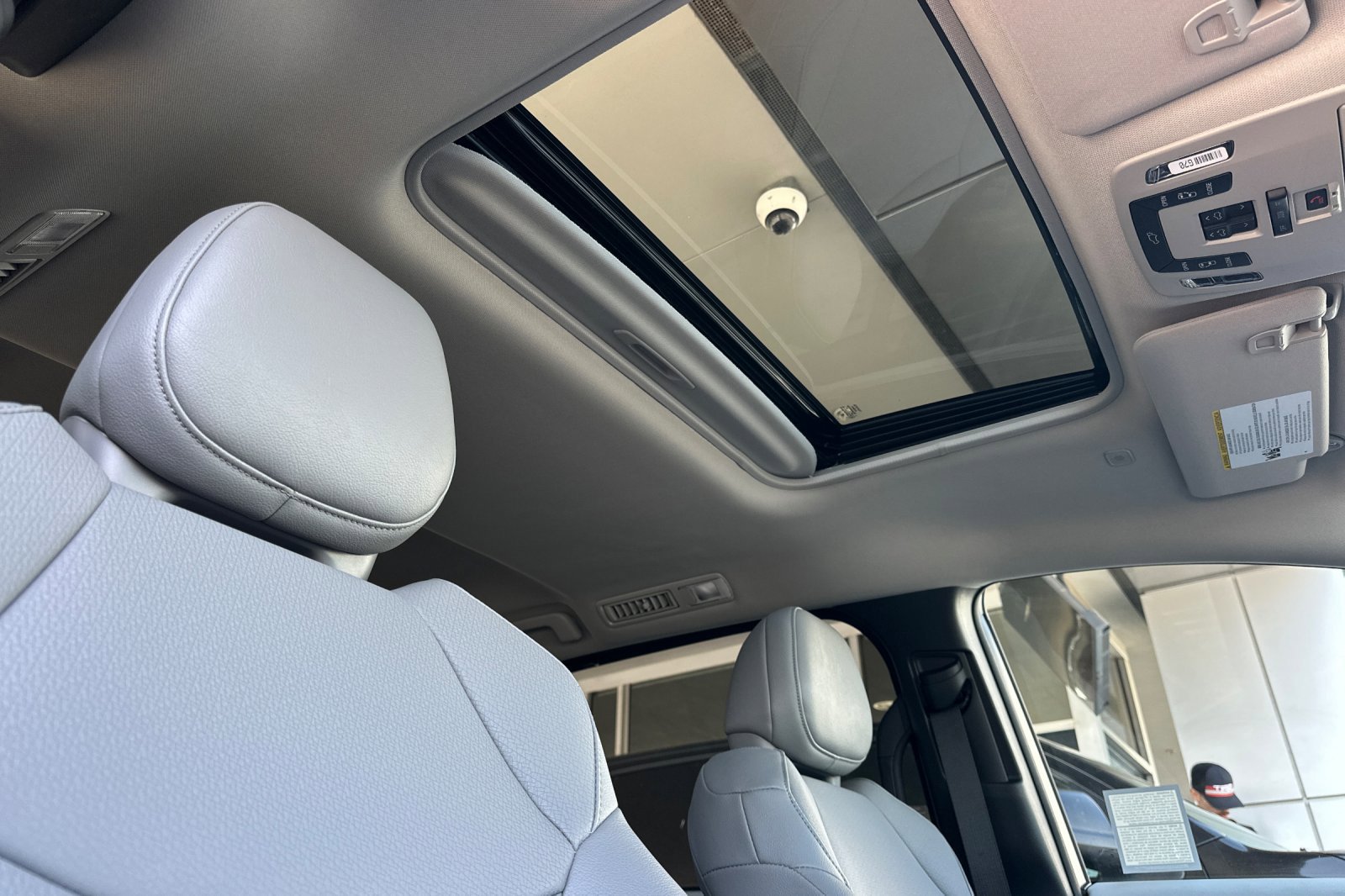 Certified 2026 Toyota Sienna XLE FWD image 18