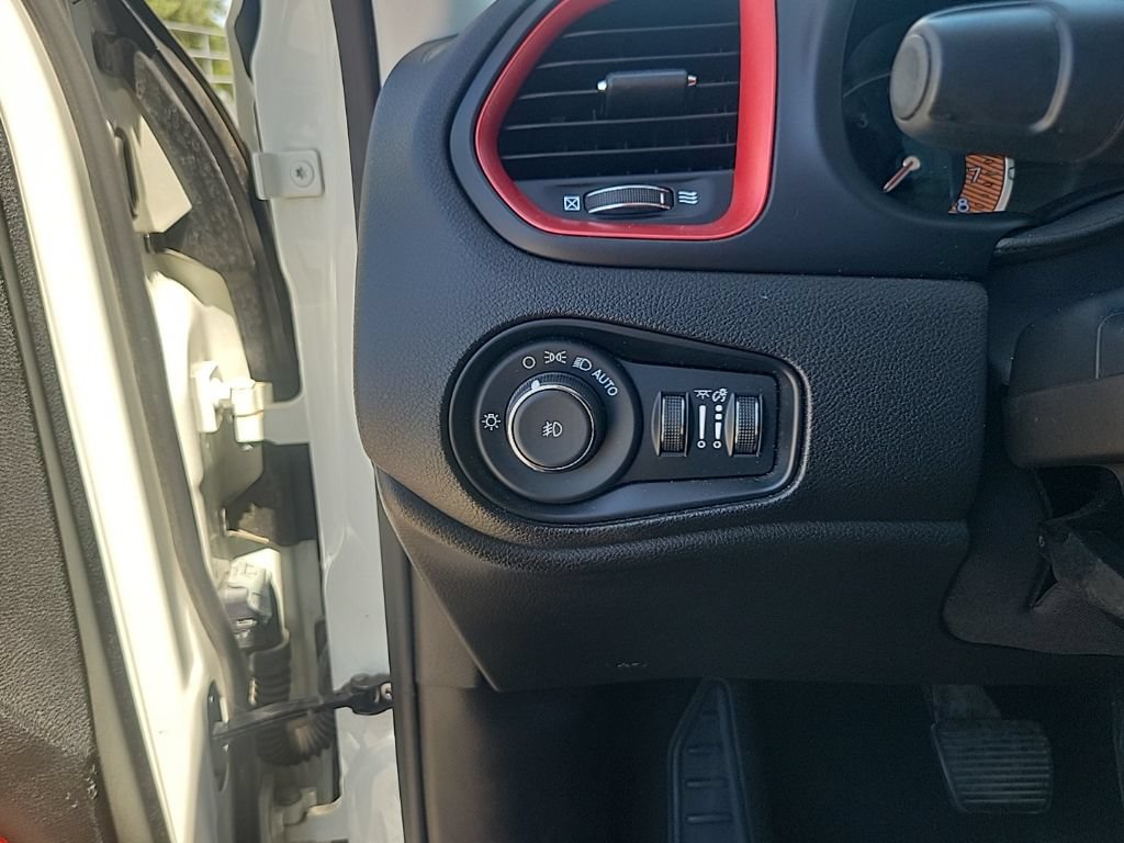Used 2023 Jeep Renegade Trailhawk AWD/4WD image 21