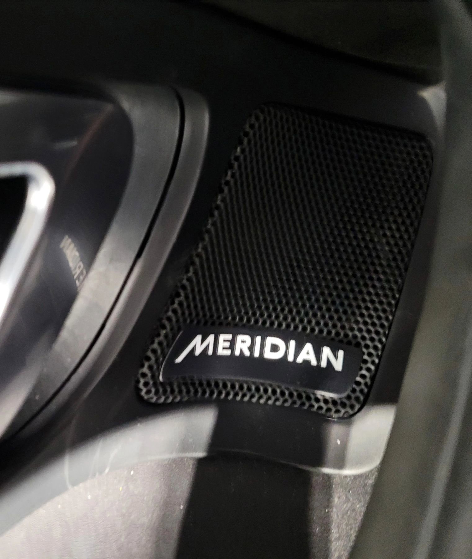 Used 2017 Land Rover Discovery Sport SE image 17